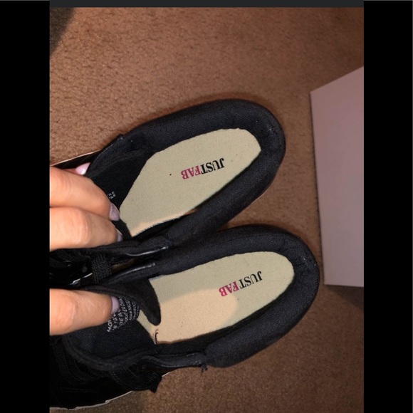 Sneakers - Picture 5 of 5